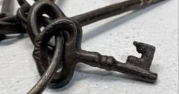 Vintage Brass Skeleton Keys Set Of 5 Large And Medium With Patina in Glendale, CA