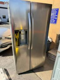 Lg Side By Side Stainless Steel Refrigerator 36 Inch With Warranty in Los Angeles, CA